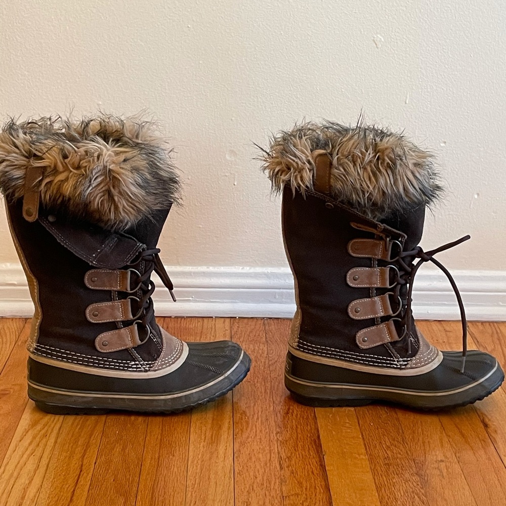 Sorel fur trimmed boots ✨Only worn a few times!!